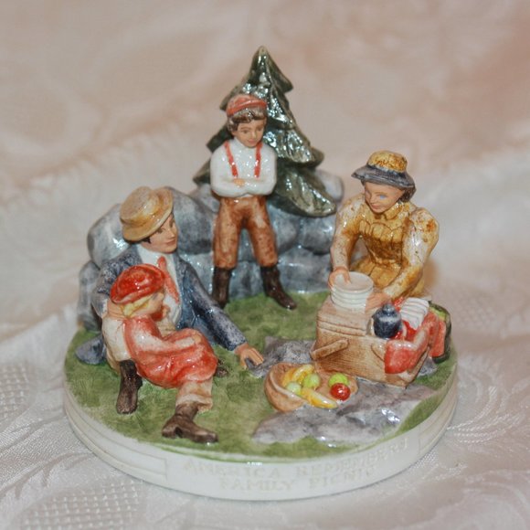 1979 Sebastian Miniature SML-380 America Remembers - Family Picnic - Picture 1 of 6